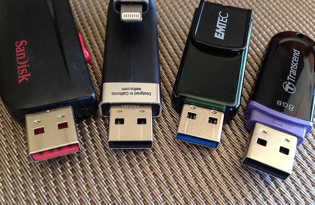 USB-Sticks im Hardwareschotten-Preisvergleich kaufen